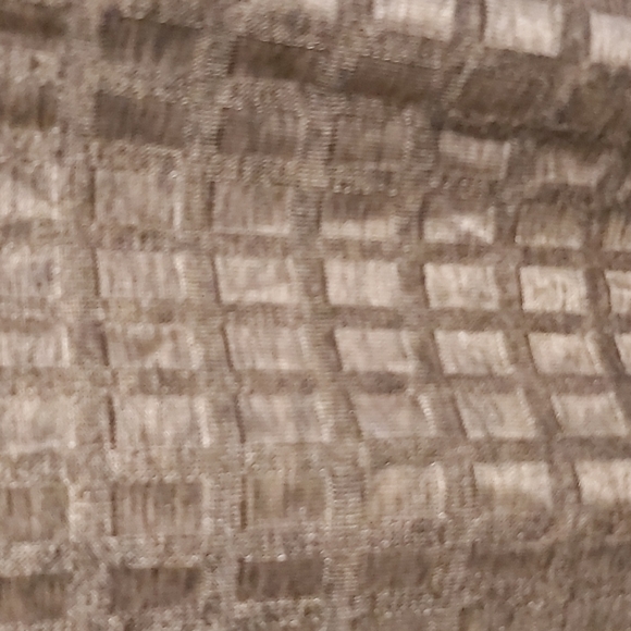 Nice top - Picture 2 of 3